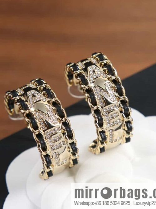 New ☑️ CHANEL Chanel c1 double c semi-round black leather rope full of diamond letter stud earrings