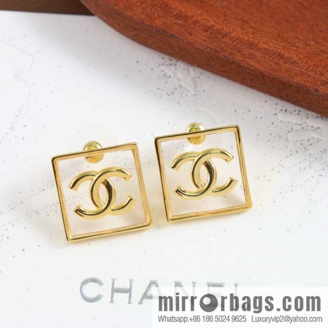 New ☑️ CHANEL Chanel c1 double c square acrylic stud earrings