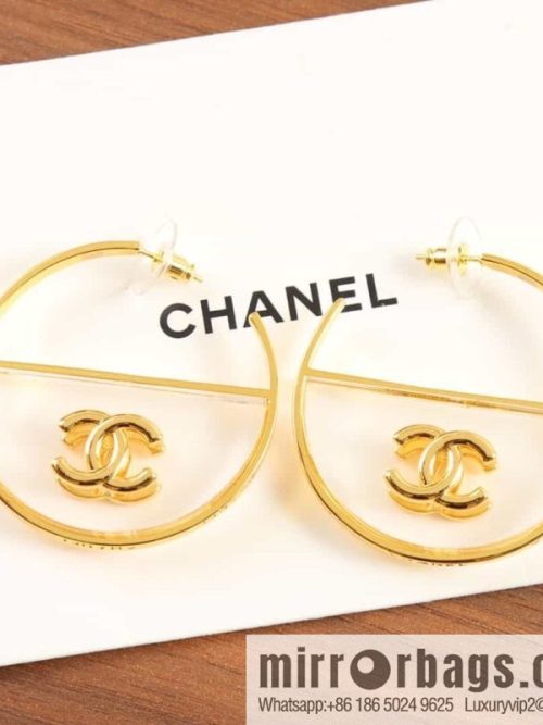 New ☑️ CHANEL Chanel c1 double c semi-round acrylic stud earrings