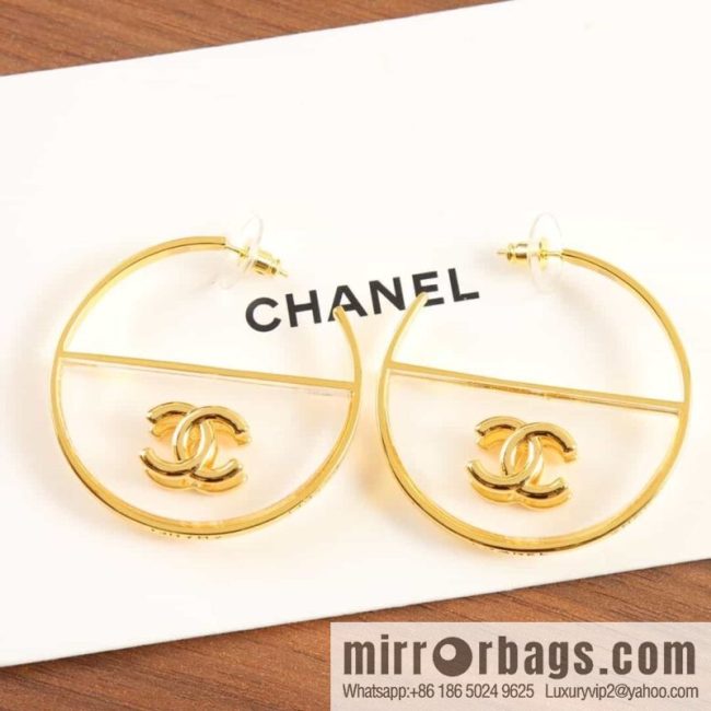 New ☑️ CHANEL Chanel c1 double c semi-round acrylic stud earrings
