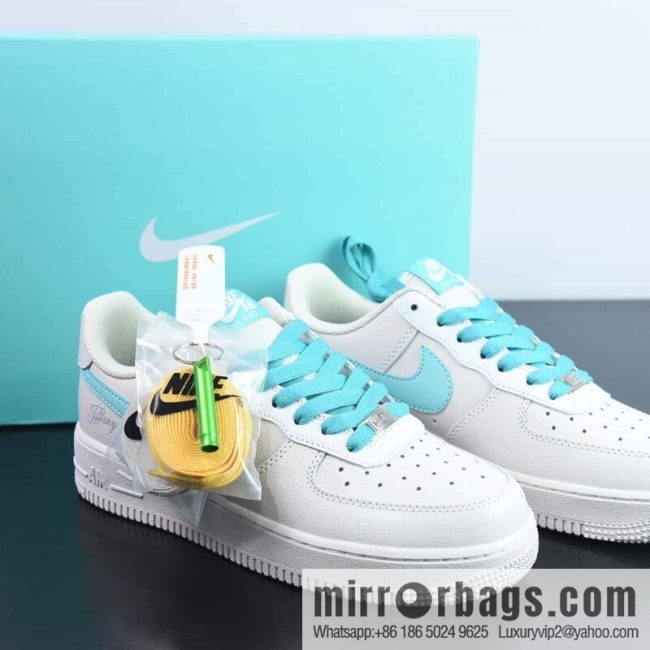 Tiffany & Co. x Nk Air Force 1 \'07 Low SP \"Friends and Family\" Tiffany & Co. joint model, Air Force No. 1 low-top casual board shoes, item number: DZ1382-211