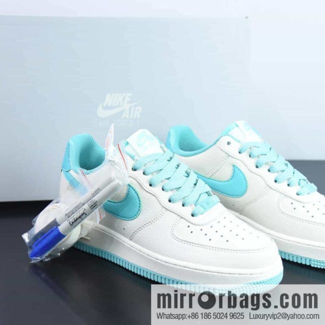 Air Force 1 \'07 Low Air Force One Tiffany & Co. White and blue sneakers Item number: TP0096 255