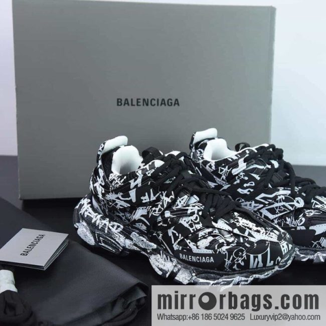 Balenciaga BALENCIAGA Track Trainers 3.0 generation series Vintage wild running grandma trend versatile casual jogging shoes \"black and white graffiti\" 542436 W3RRA 1090