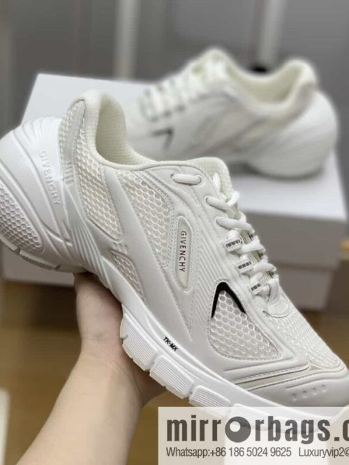 GIVENCHY GIVENCHY Men\'s lace-up sneakers made of technologically knitted fabrics, synthetic leather and rubber