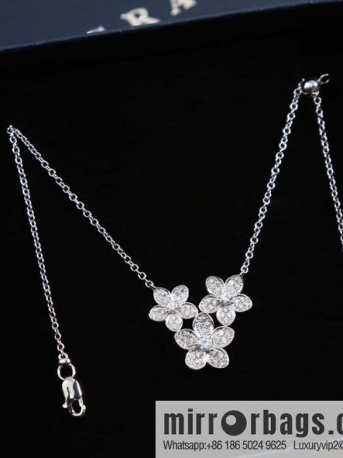 GRAFF Wild Flover diamond three flower necklace