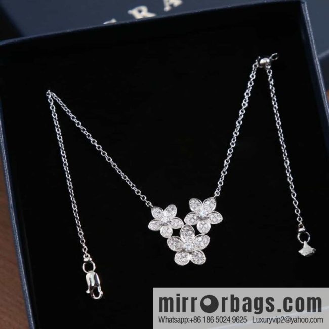 GRAFF Wild Flover diamond three flower necklace
