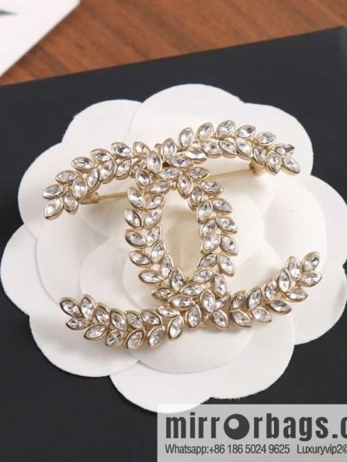 New ☑️ CHANEL Chanel Double C Wheat Horse Eye Diamond Brooch