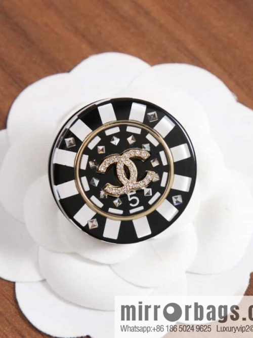 New ☑️ Chanel double c round acrylic brooch