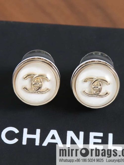 New ☑️ chanel c1 double c round acrylic stud earrings