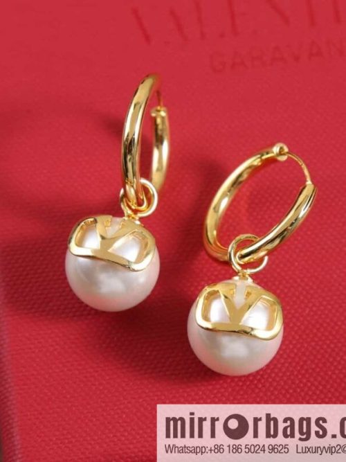 New ☑️ Valentino pearl earrings
