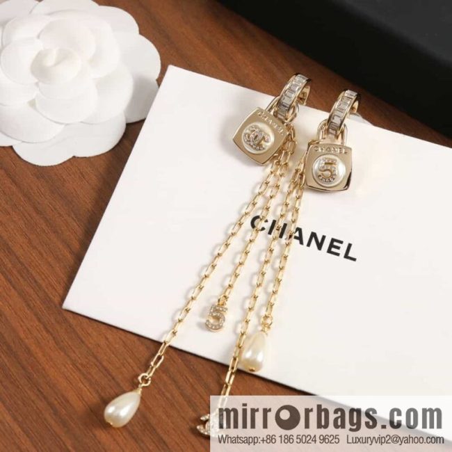New ☑️ Chanel double c fringed pearl 5 character stud earrings