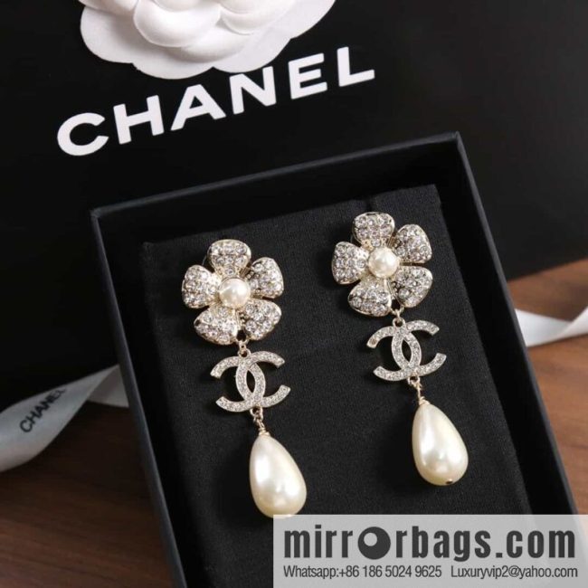 New ☑️ Chanel c3 full diamond double c flower pearl stud earrings