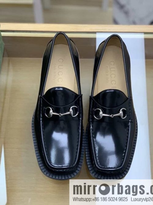 Gucci Gucci uses black smooth cow leather (fabric) carefully made men\'s loafers