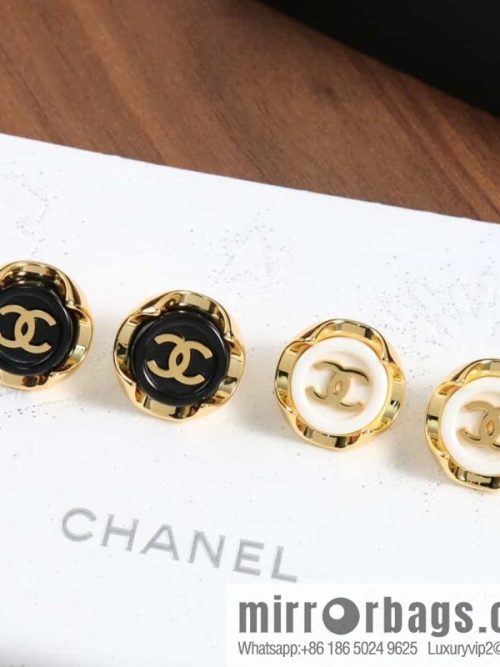 New ☑️ chanel c1 double c round stud earrings