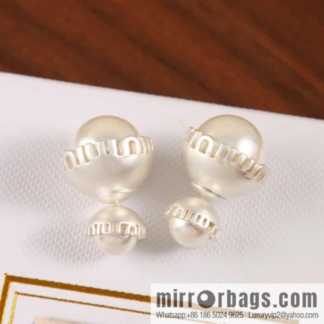 MIU MIU Miu Miu size pearl stud earrings - Image 2