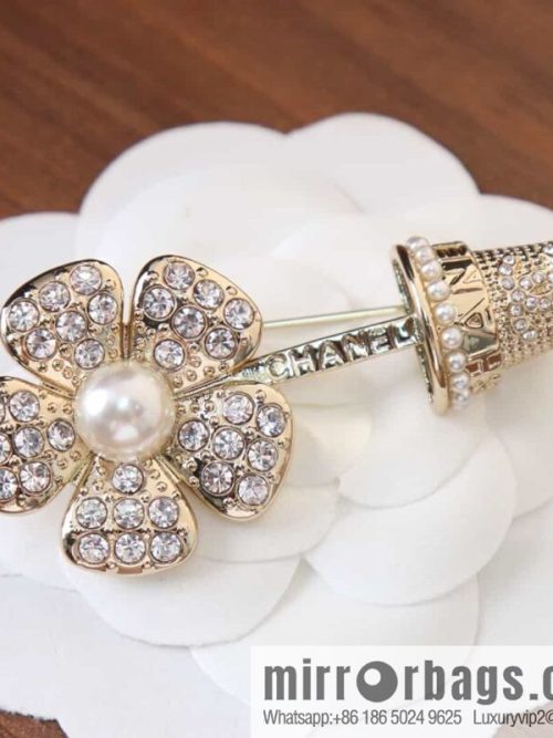 New ☑️ Chanel double c full diamond flower pot brooch