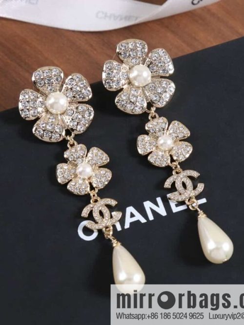 New ☑️ CHANEL CHANEL C4 double c full diamond pearl flower pot stud earrings