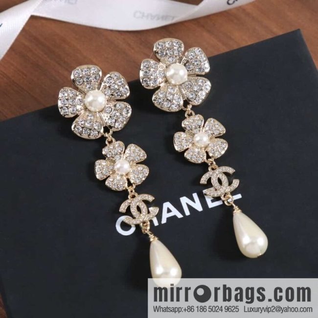 New ☑️ CHANEL CHANEL C4 double c full diamond pearl flower pot stud earrings