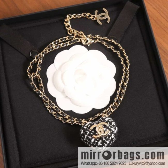 New ☑️ Chanel double c peach heart love mirror necklace