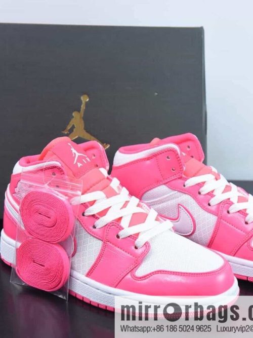 Air Jordan 1 Mid AJ1 Jordan 1st generation middle help basketball shoes/white powder, pink 2023 latest sale, item number: 555112-611