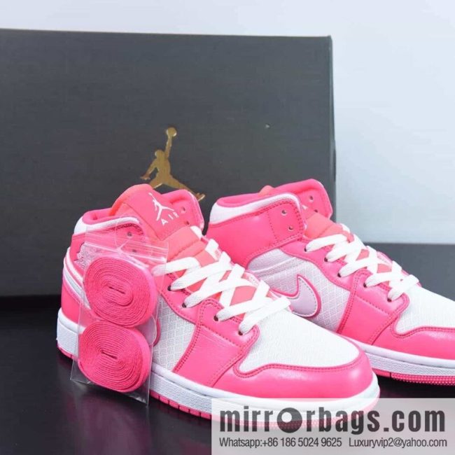 Air Jordan 1 Mid AJ1 Jordan 1st generation middle help basketball shoes/white powder, pink 2023 latest sale, item number: 555112-611