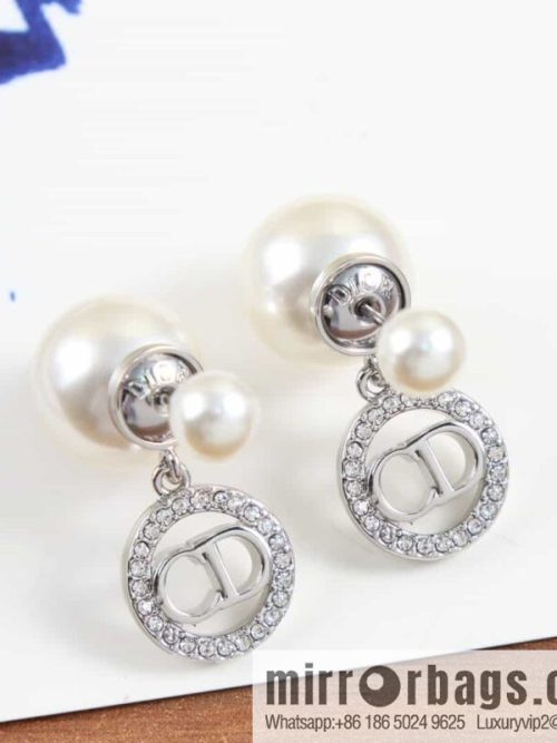 New ☑️ DIOR Dior size pearl silver CD stud earrings