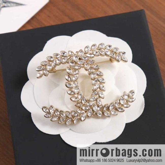 New ☑️ CHANEL Chanel Double C Wheat Horse Eye Diamond Brooch