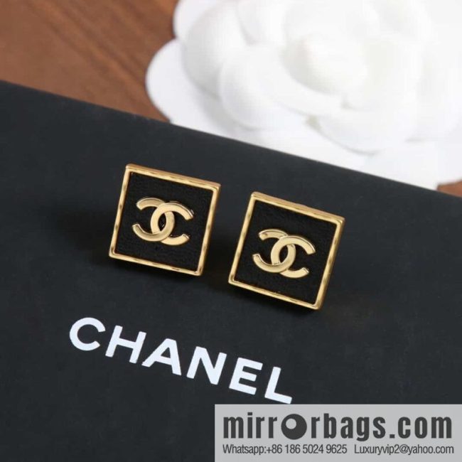 New ☑️ Chanel c1 double c square black leather earrings