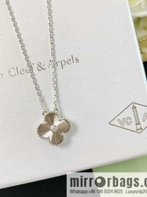 Van Cleef & Arpels Christmas Limited Clover Necklace