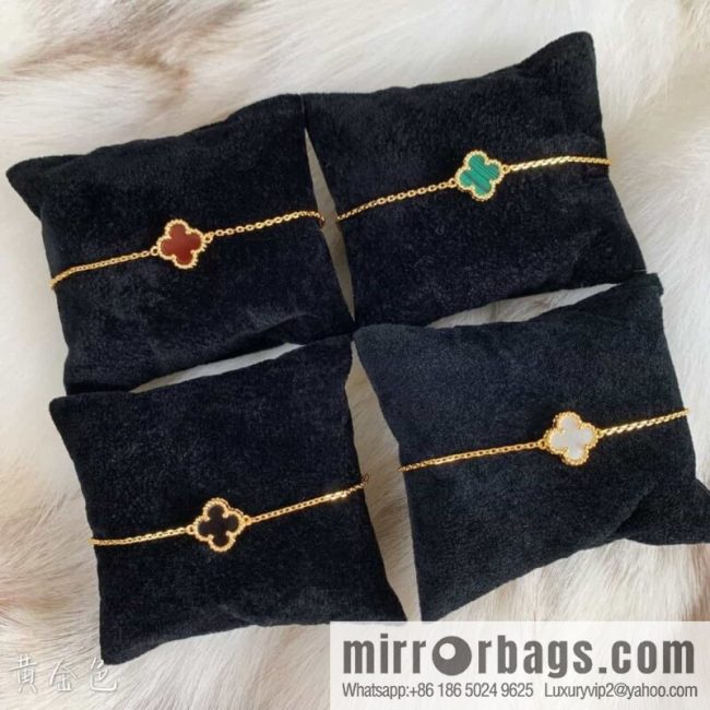 Van Cleef & Arpels Mini Four-Leaf Clover Bracelet