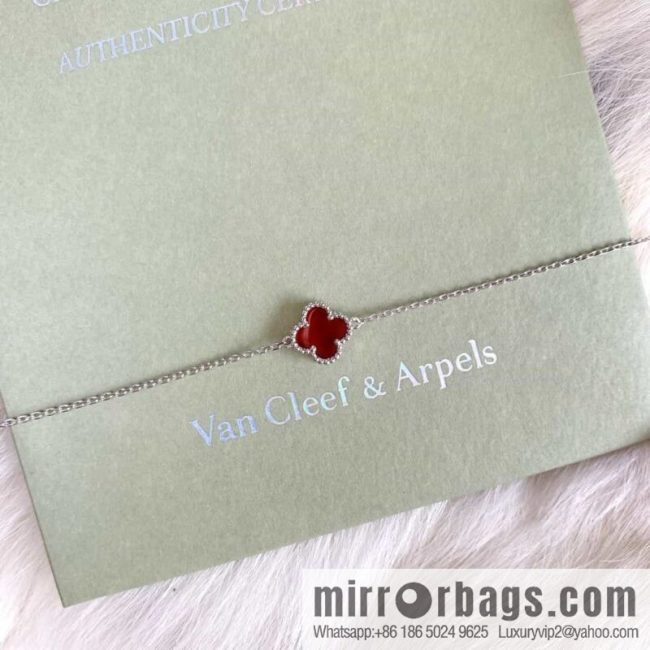 Van Cleef & Arpels Mini Four-Leaf Clover Bracelet - Image 4