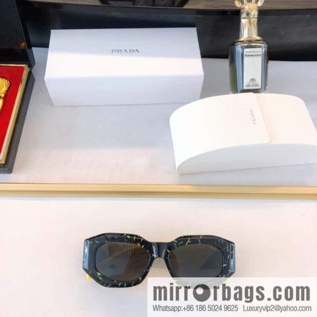 Prada three-dimensional frame unisex sunglasses - Image 3