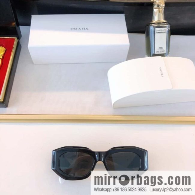 Prada three-dimensional frame unisex sunglasses - Image 7