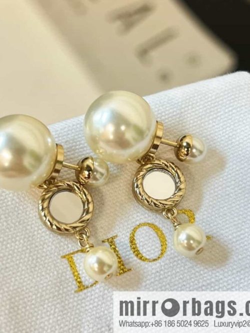 New ☑️ DIOR size pearl mirror stud earrings
