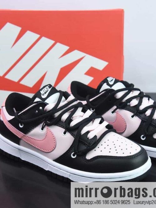 Nike Dunk Low SB low-top skate shoes/white and black powder, straps, customized version