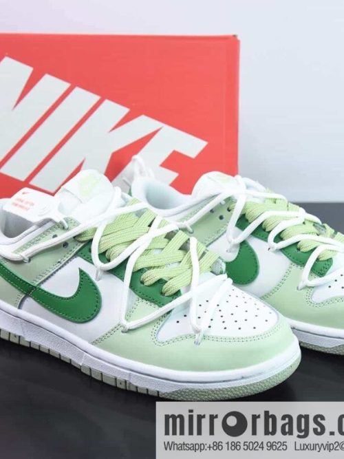 Nike Dunk Low SB low-top skate shoes/white and light green, customized version