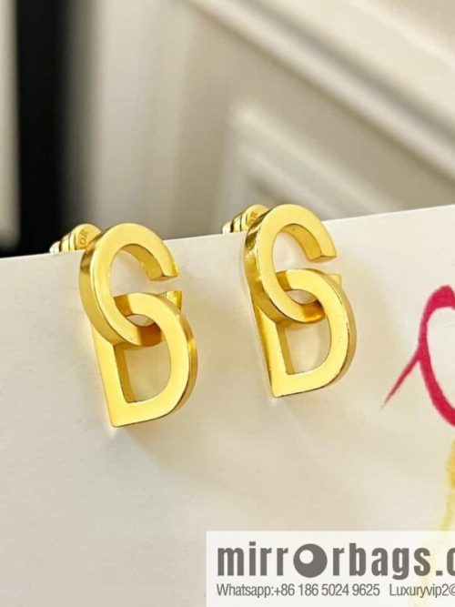 New ☑️ DIOR CD letter stud earrings