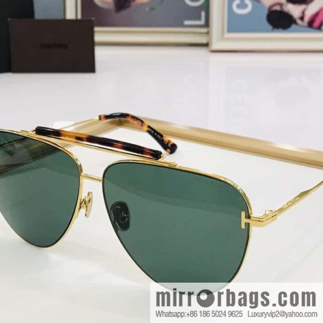 TOM FORD Ultra Light Unisex Sunglasses - Image 5