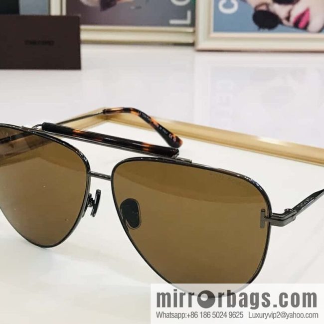 TOM FORD Ultra Light Unisex Sunglasses - Image 8