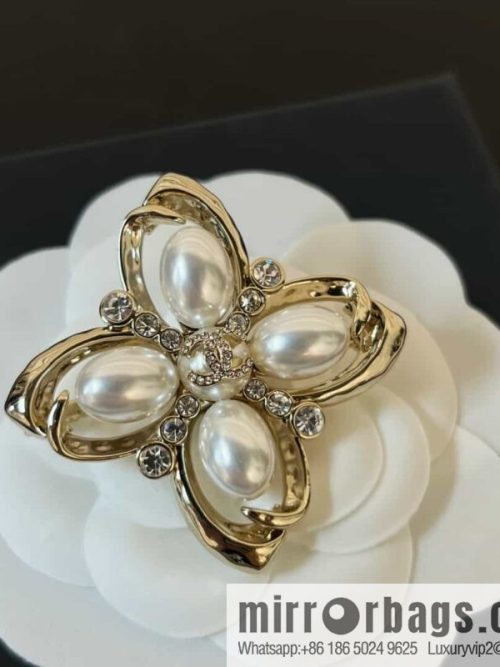 New ☑️ Chanel Double C Clover Pearl Brooch