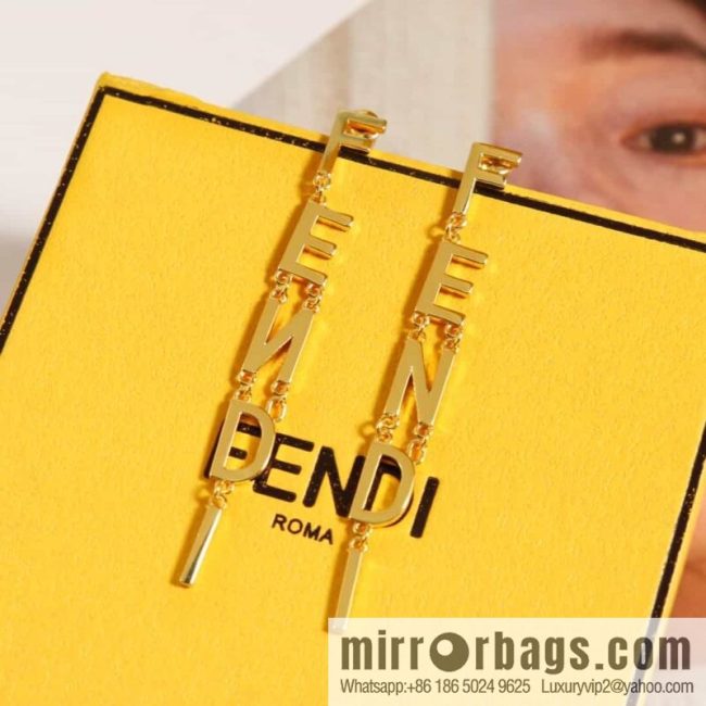 New FENDI Fendi fringed alphabet stud earrings