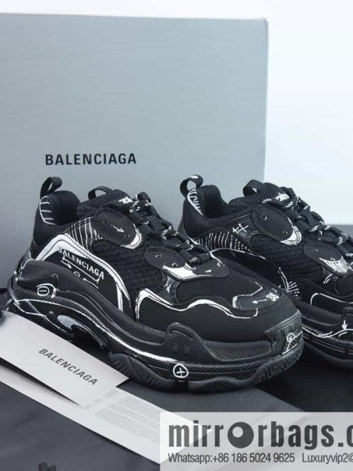 Balenciaga, joint model, graffiti printed generation 1.0 Balenciaga Triple S sneakers