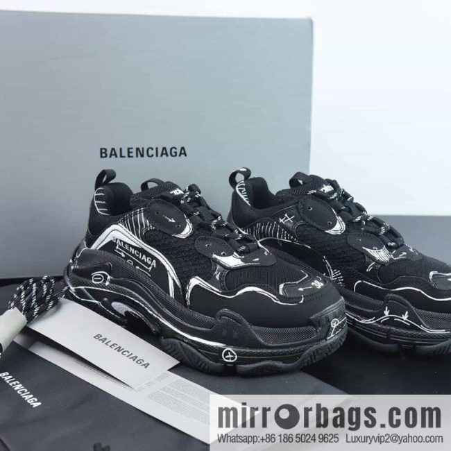 Balenciaga, joint model, graffiti printed generation 1.0 Balenciaga Triple S sneakers