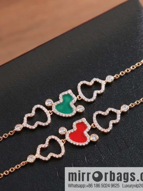 Qeelin unicorn hollow full diamond agate malachite necklace