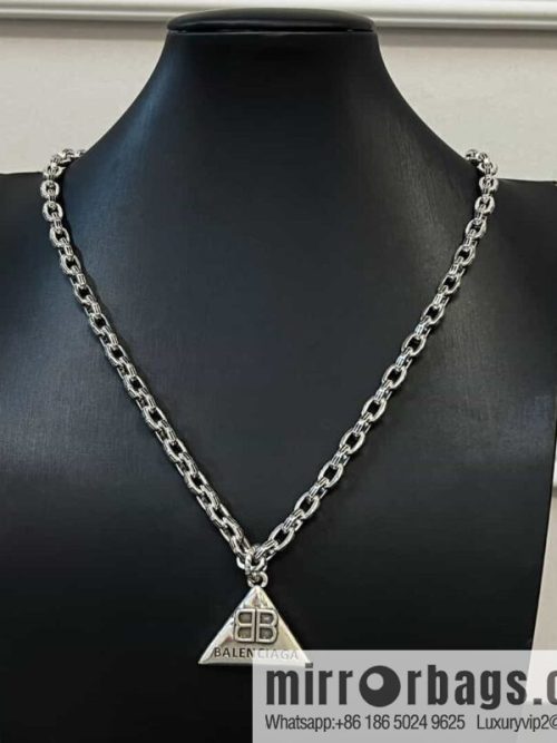New Balenciaga BALENCIAGA triangular letter necklace