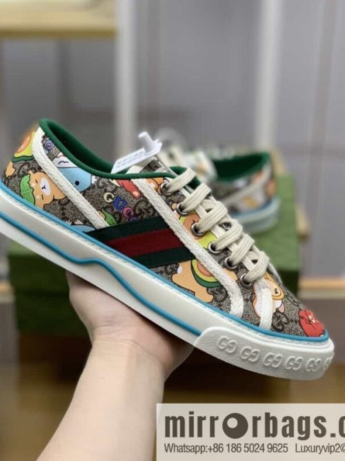 Gucci Gucci uses beige and light purple super double G canvas sneakers