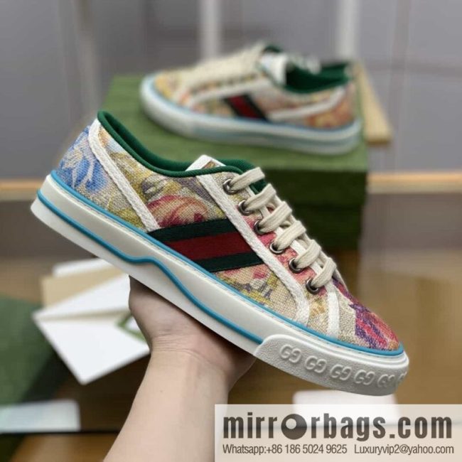 Gucci Gucci uses beige and light purple super double G canvas sneakers