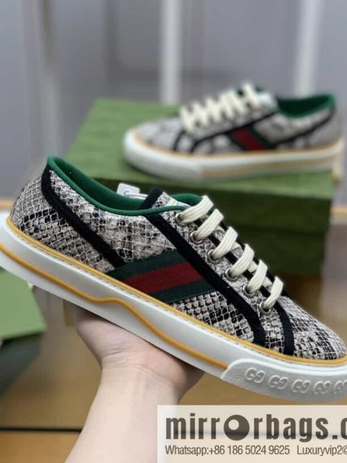 Gucci Gucci uses beige and light purple super double G canvas sneakers