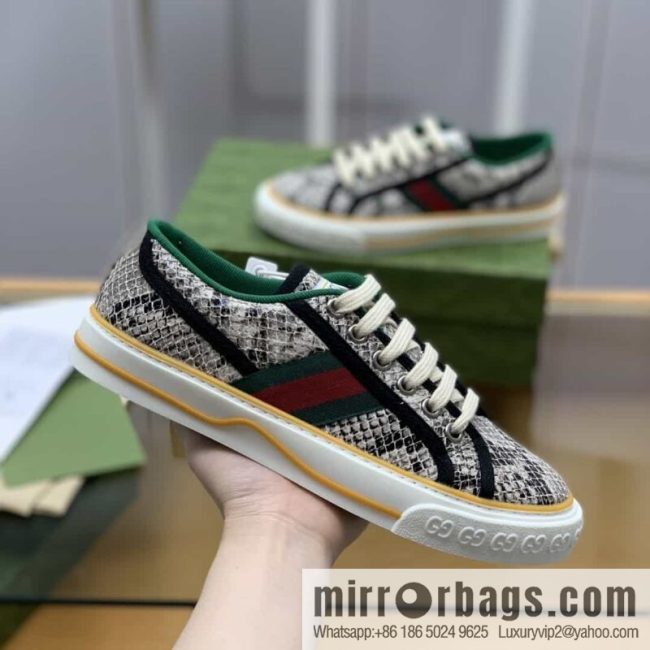 Gucci Gucci uses beige and light purple super double G canvas sneakers