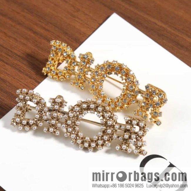 New ☑️ DIOR Dior hollowed out full diamond letter brooch